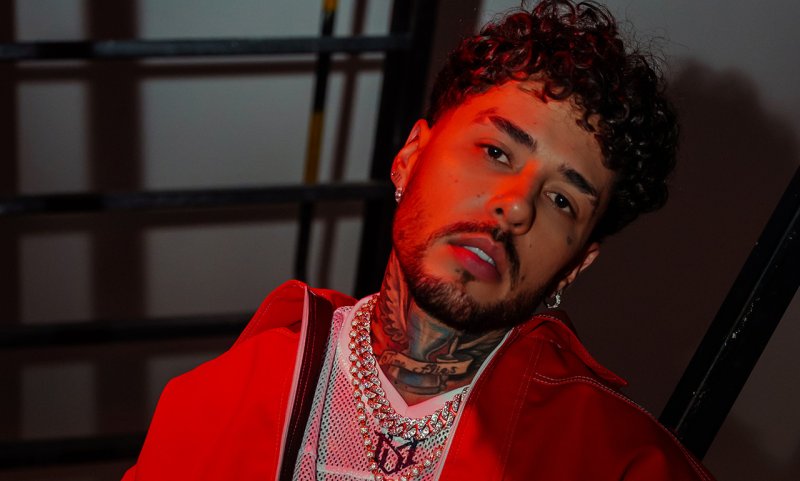 “Soy más maduro que antes, pero sigo manteniendo mi esencia”: Dalex y el reconocerse a uno mismo para evolucionar