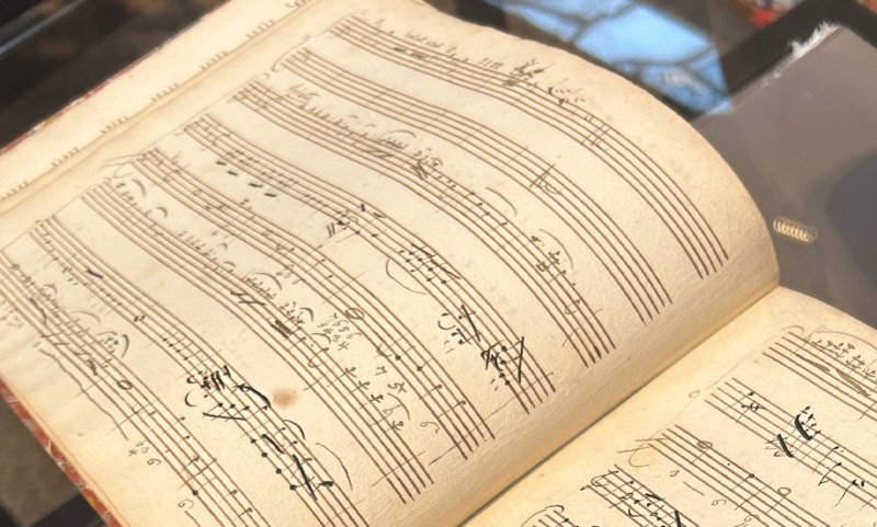 Descubren partituras inéditas de Mozart en Francia